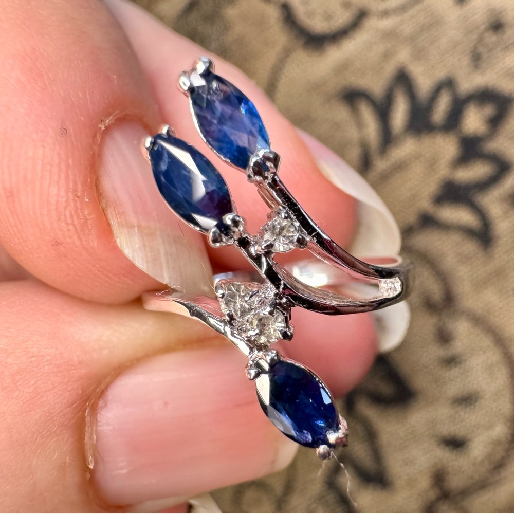 Vintage sterling silver sapphire and clear stones ring. - Picture 3 of 17